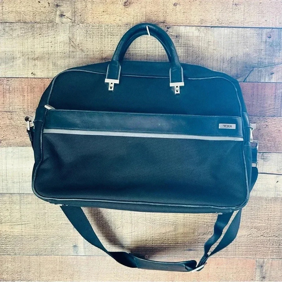 Tumi Elements Computer Laptop Briefcase - Picture 2 of 15